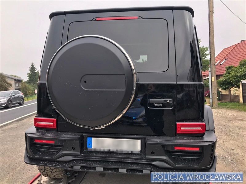 Wrocław. Laweta z Mercedesem za ponad 1 mln zł. Okazał się kradziony