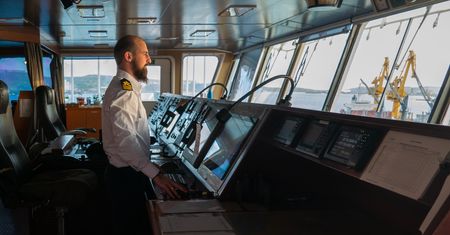 Siły specjalne odbiły statek handlowy płynący do Polski. Kapitan i załoga "w poważnym niebezpieczeństwie"