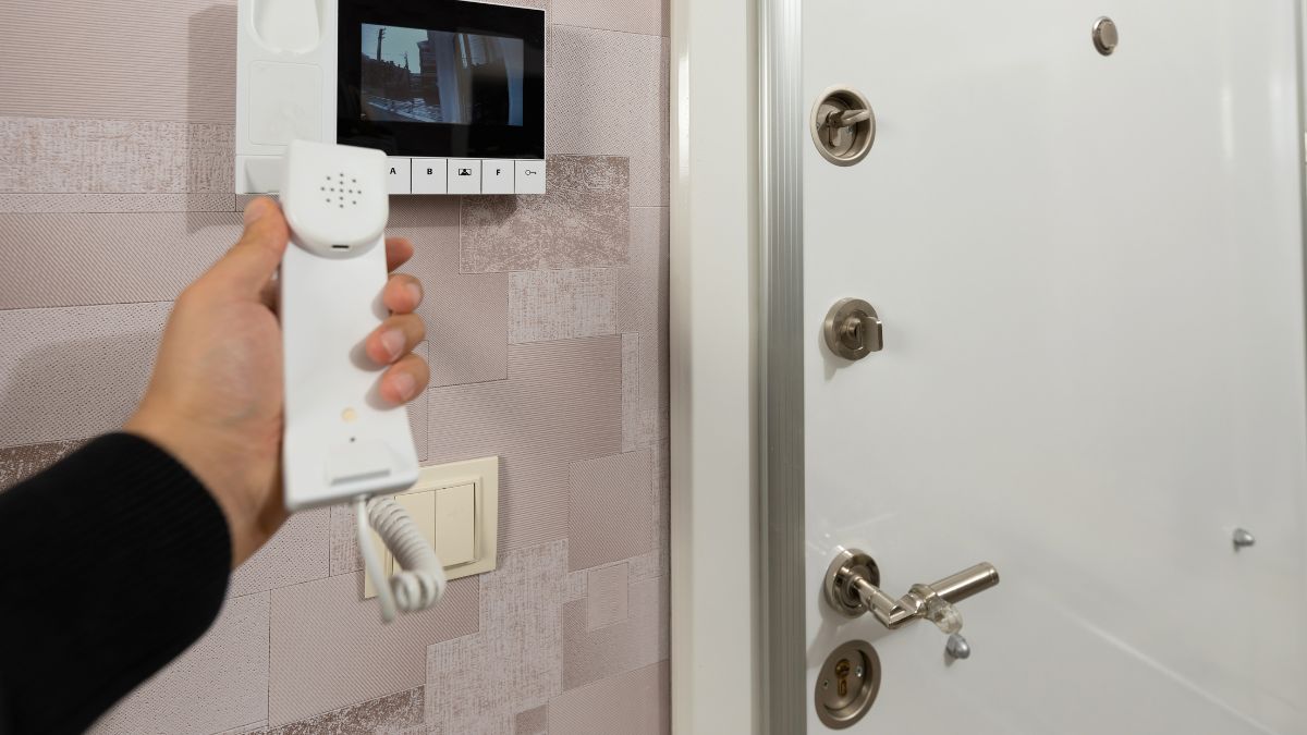 Zabezpieczenie mieszkania przed wyjazdem jest niezwykle istotne