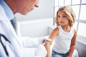 Zaszczep swoje dziecko przed HPV. Poradnik małopolskiego NFZ