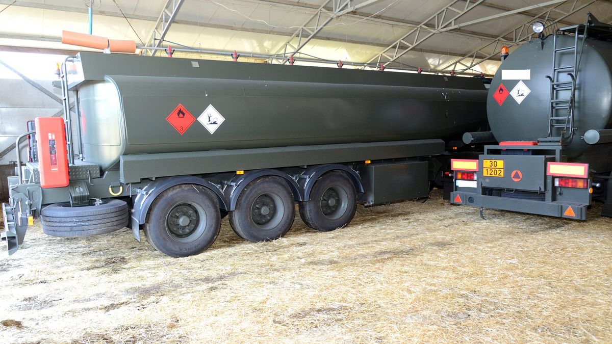 Żołnierze kradli paliwo lotnicze. Zatrzymano osiem osób