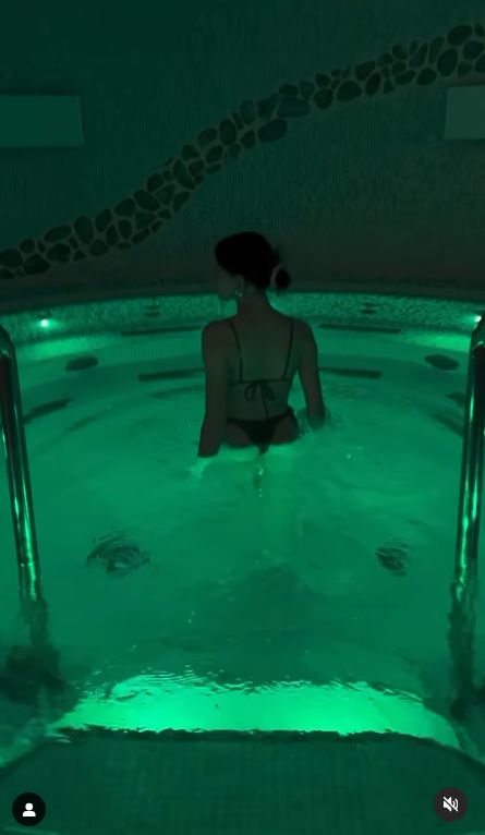 Roxie Węgiel w jacuzzi