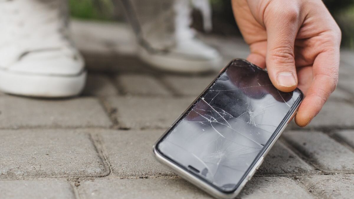 Pęknięty wyświetlacz w telefonie