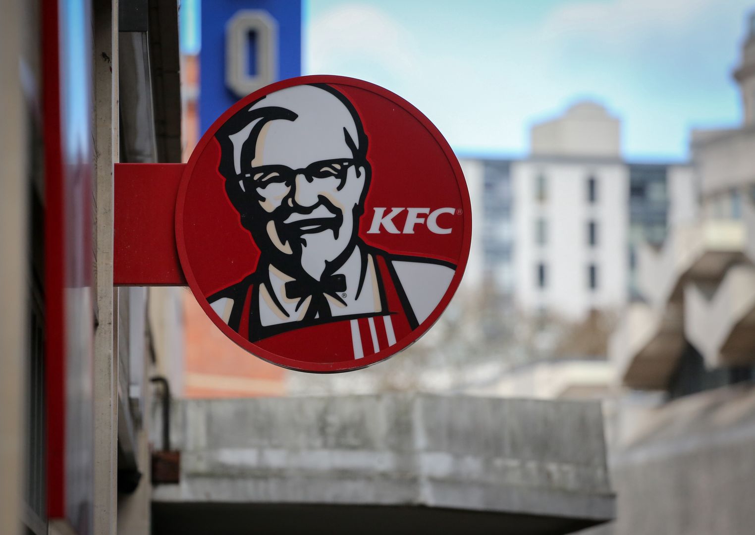 Rewolucja w KFC. Sieć fast-foodów wyprodukuje kurczaki z drukarki 3D