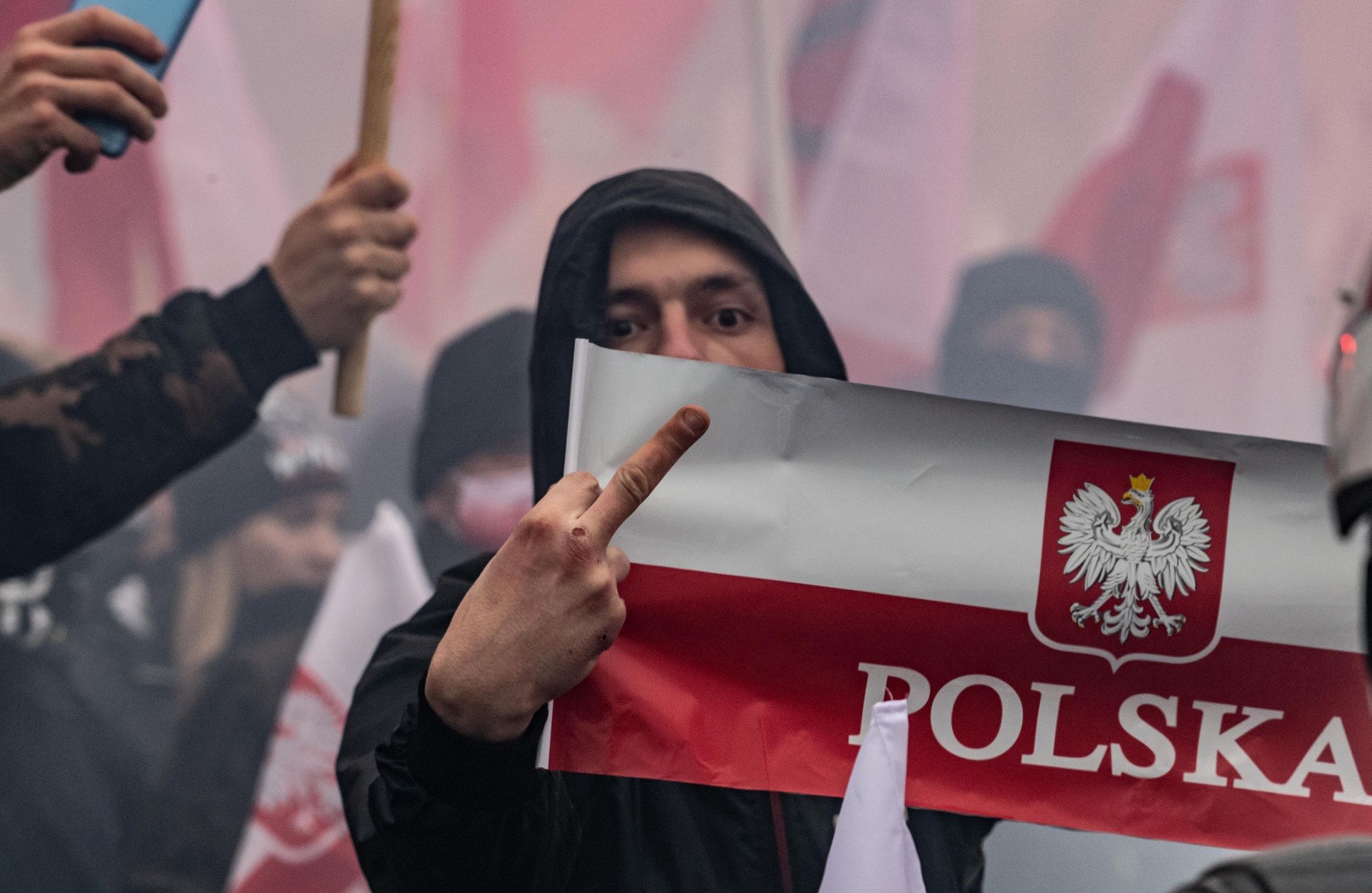 Chuligani dewastują Warszawę z okazji Święta Niepodległości