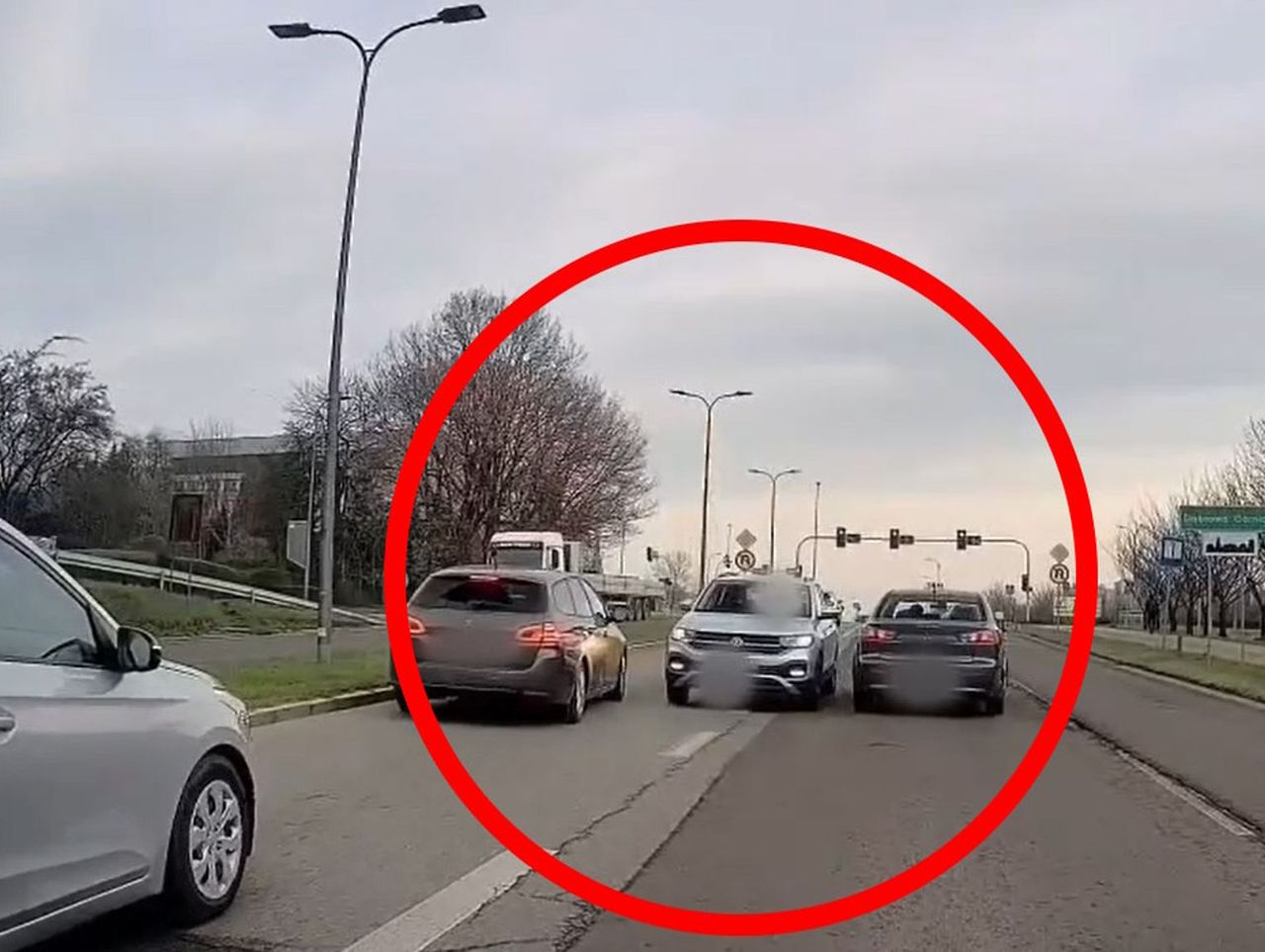 75-latka jechała pod prąd w Dąbrowie Górniczej. Zmusiła innych kierowców do gwałtownego hamowania