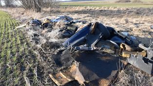 Sławno: Wyrzucono śmieci samochodowe na pole