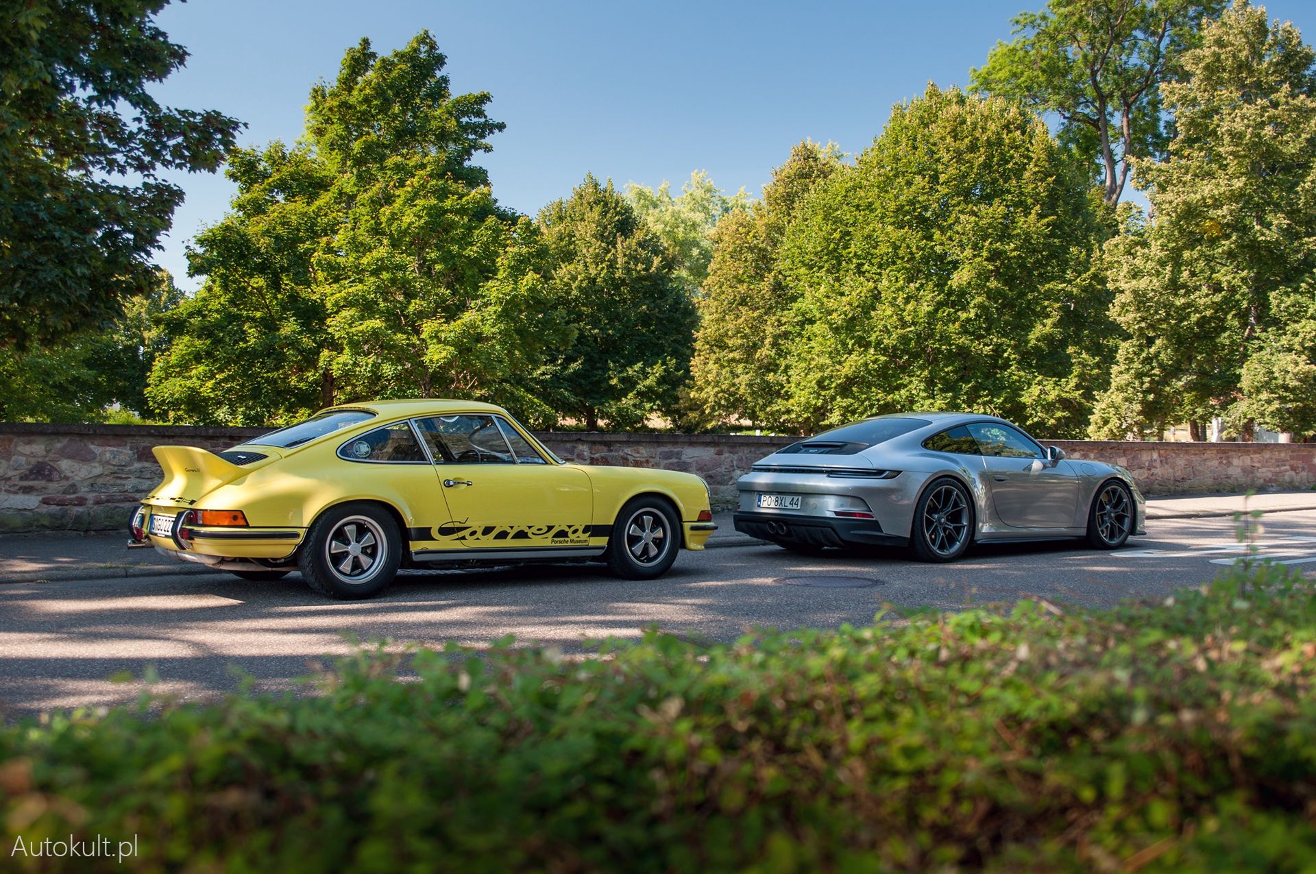 Porsche 911 GT3 Touring vs Porsche 911 Carrera RS 2.7