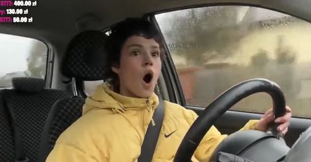Jechała autem i nagrywała "live". Nagle huk, pisk i przekleństwa