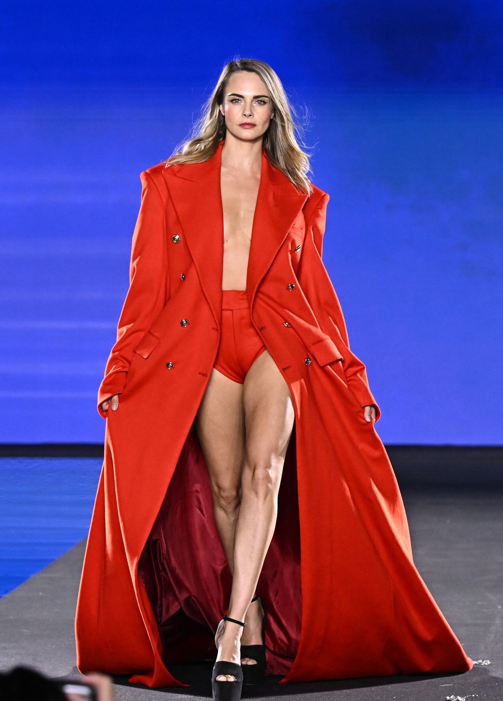 Cara Delevingne na pokazie L'Oreal