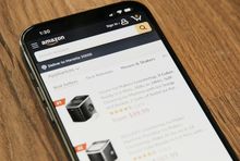 Amazon na smartfonie, fot. unsplash