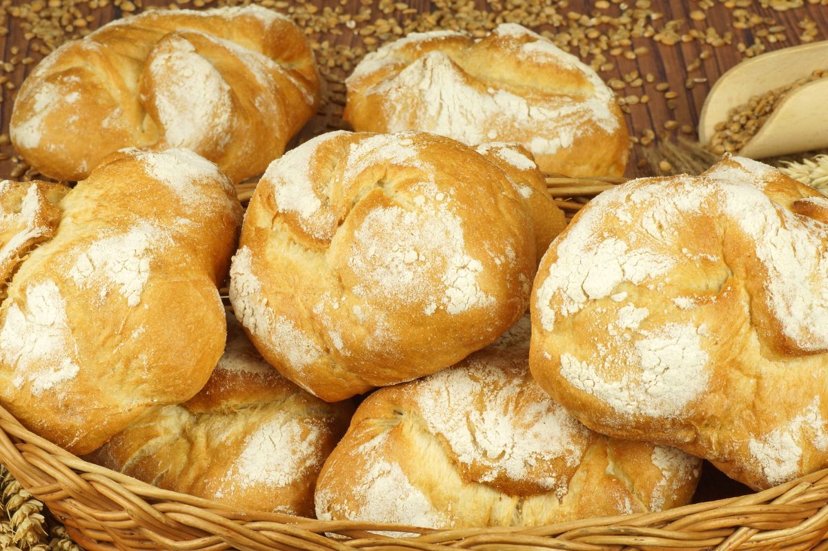 To najszybsze bułeczki śniadaniowe. Wystarczy 4 składniki, a są mięciutkie i mają chrupką skórkę