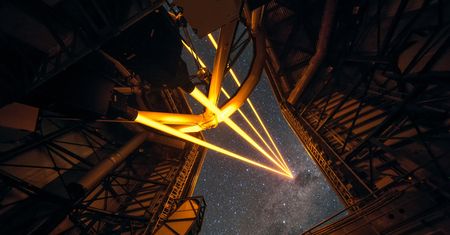 Astronomowie nie lubią turbulencji, nawet jeśli nie latają samolotami. Ale wiedzą jak z nimi walczyć