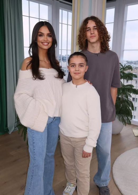 Klaudia El Dursi z synami
