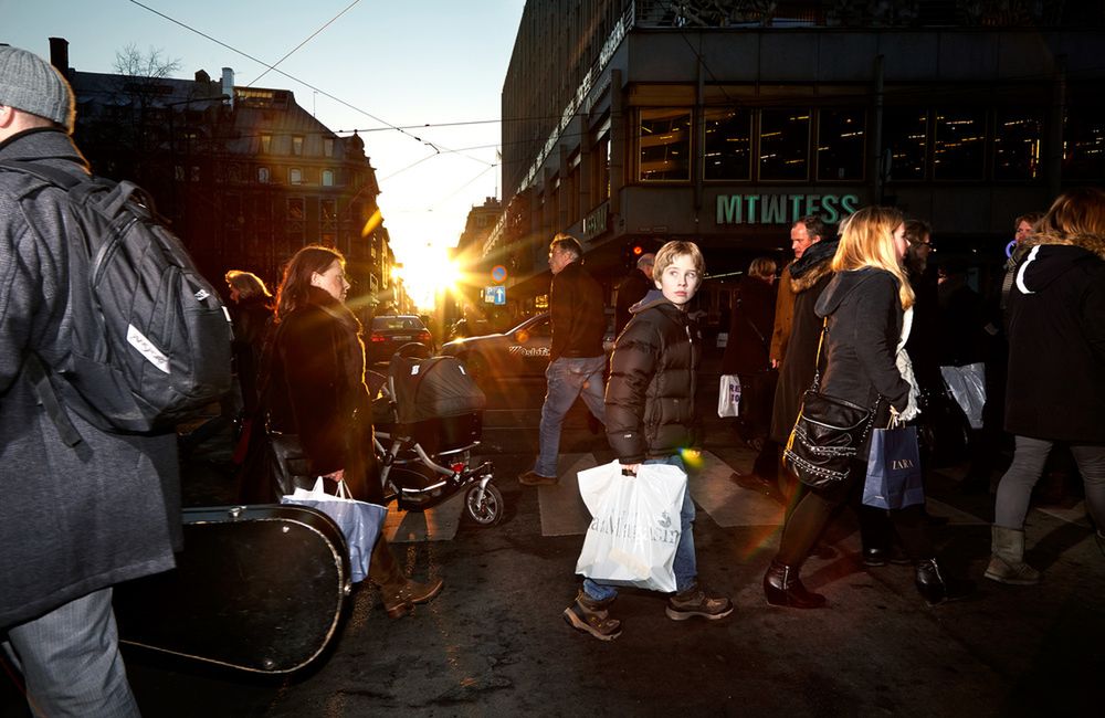 „Życie w Amsterdamie oznacza, że musiałem przechodzić przez wielkie skrzyżowania kilkukrotnie w ciągu dnia. Patrzenie na to jak życie kwitnie na tych kilku metrach kwadratowych zawsze wprawiało mnie w lepszy nastrój.” – mówi Stomps.