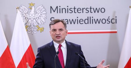 Nowa koalicja antylichwiarska. Biorą pod lupę pożyczki zaszyte w kartach