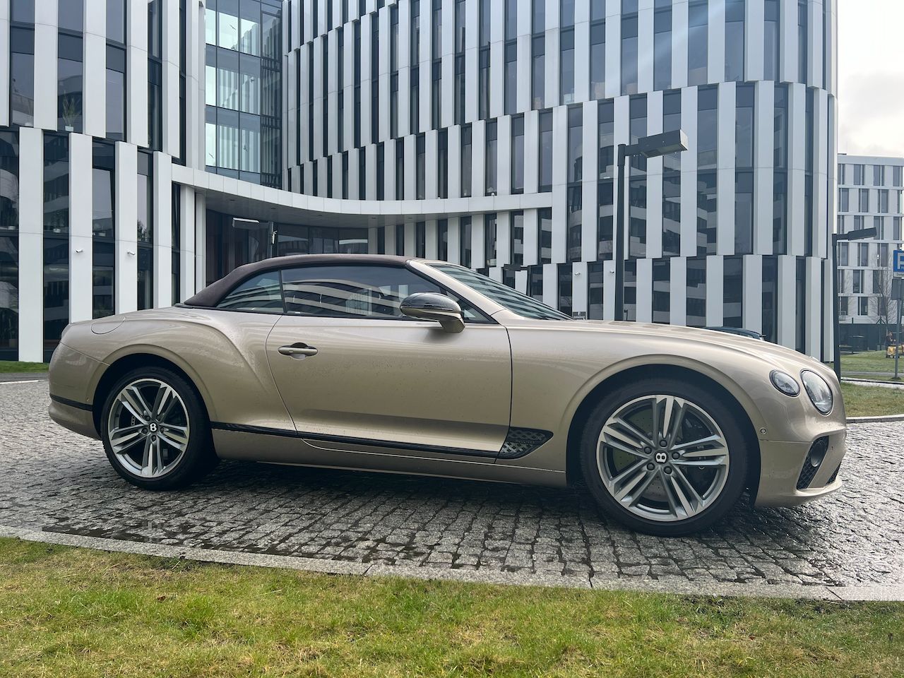 Bentley GTC Mulliner W12