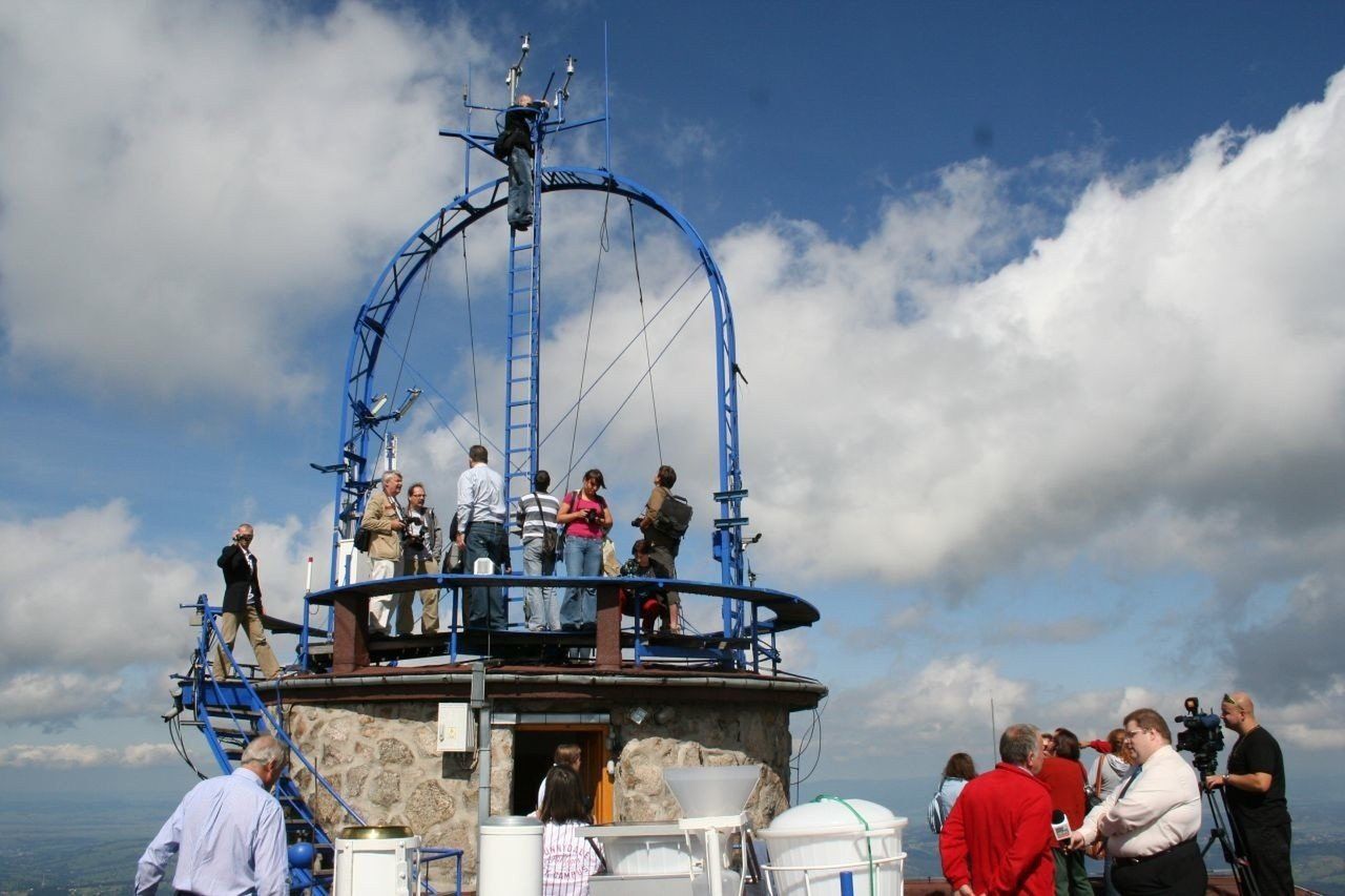 Na Kasprowym Wierchu znajduje się Wysokogórskie Obserwatorium Meteorologiczne. Działa od 1938 r.