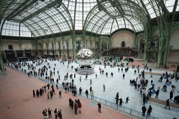 Największe kryte lodowisko świata. Przyciąga tłumy turystów