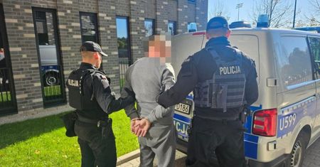Ojciec i syn przykuli 72-latkę do kaloryfera