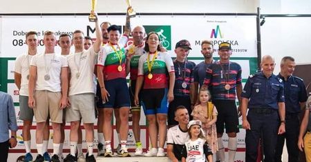 Zamojscy policjanci na podium wyścigu kolarskiego „Majka Gran Fondo 2024”