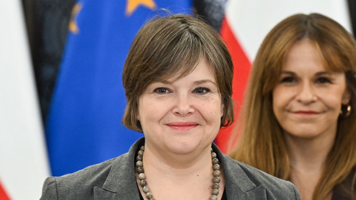 Karolina Zio�o-Pu�uk, Dorota Olko
Warszawa, 26.11.2024. Zast�pca szefa Kancelarii Senatu RP dr Karolina Zio�o-Pu�uk (C) oraz pos�anka Lewicy Dorota Olko (P) na konferencji prasowej w Sejmie w Warszawie, 26 bm. Spotkanie dot. prezentacji strategii mieszkaniowej dla Polski. (aldg) PAP/Radek Pietruszka
Radek Pietruszka
konferencja, Lewica, polityka, prasowa, Sejm, strategia mieszkaniowa, konferencja konferencji, prasowa prasowej, strategia mieszkaniowa dla polski, Ludzie, portret