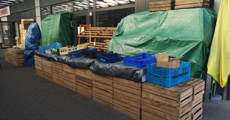 Ceny na bazarach nie poszły mocno w górę. Ale warzywniaki cierpią przez brak klientów