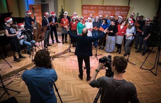 Pracownicy radiowej Jedynki nagrali „Hej Kolęda, Kolęda!” pod nadzorem Jana Pospieszalskiego