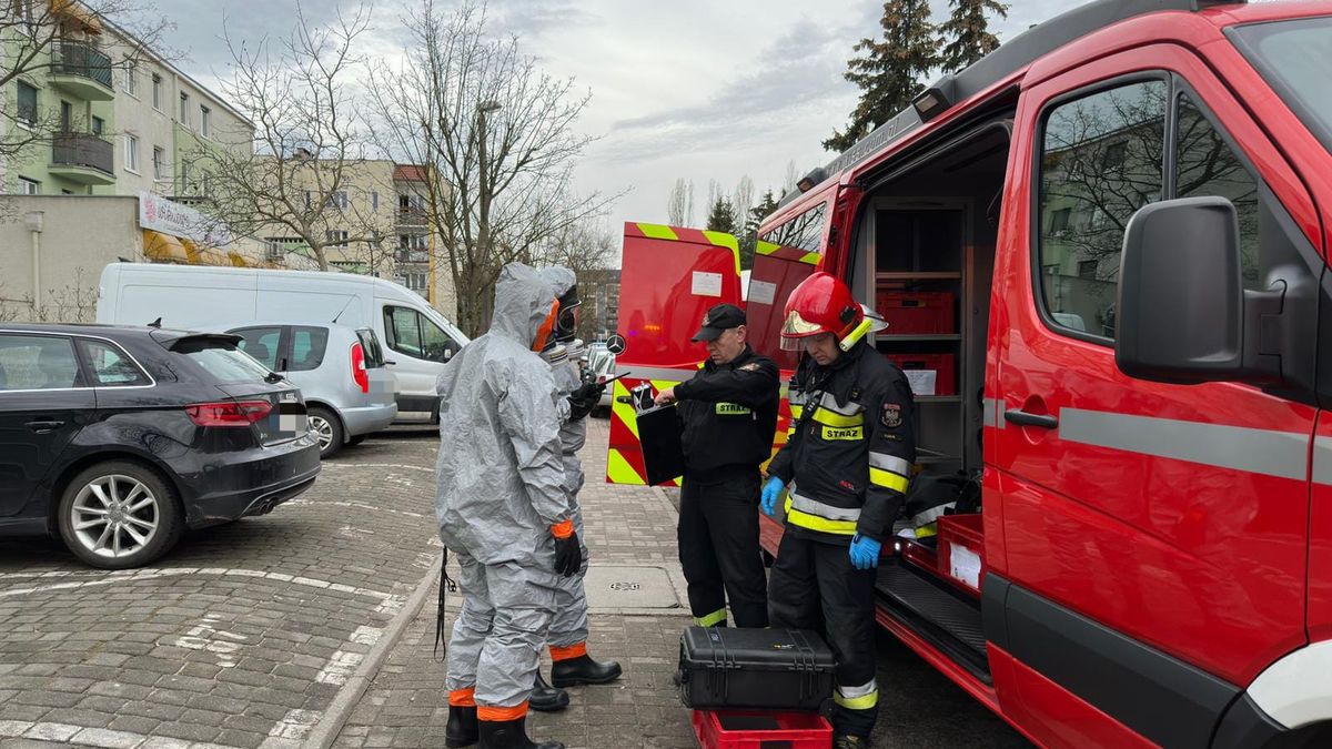 w mieszkaniu była butelka cyjanku. Interweniowały służby
