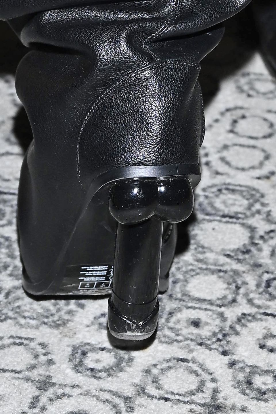 Figlarne obcasy Patrici Kazadi