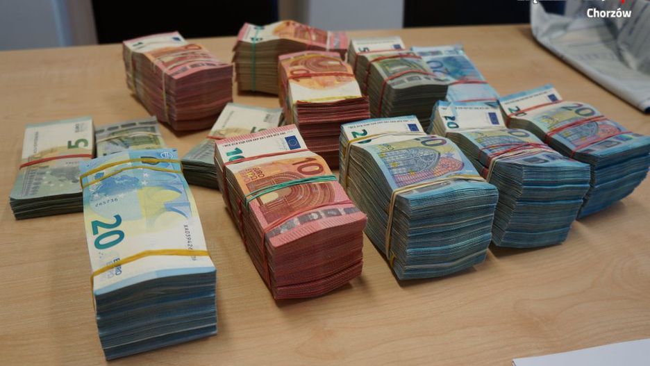 Chorzów. Gang wyłudzający podatek VAT wystawił fikcyjne faktury na blisko 54 mln zł.