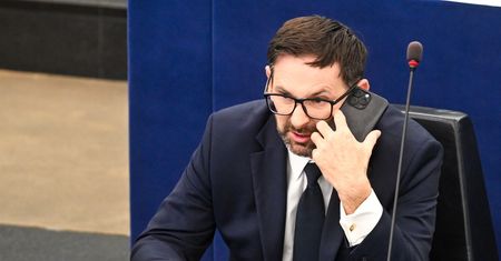 Luksusy w gabinecie Obajtka. Dotarli do listy mebli. Jest wycena
