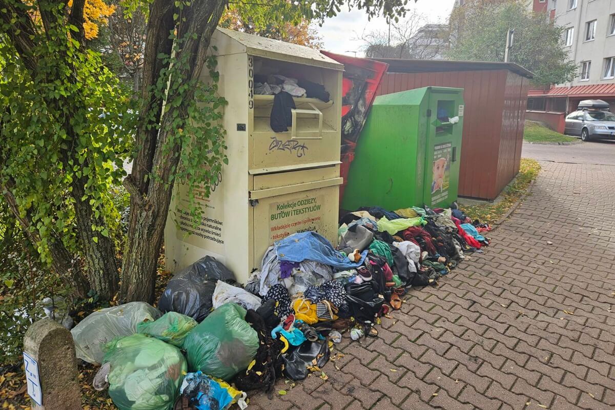 Pożar kontenera na używaną odzież przy ul. Baśniowej