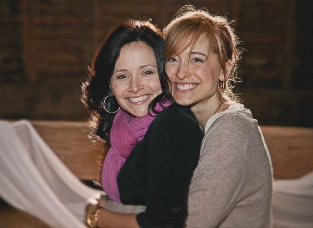 Na zdjęciu: Sarah Edmondson i Allison Mack. Obie były członkiniami NXIVM