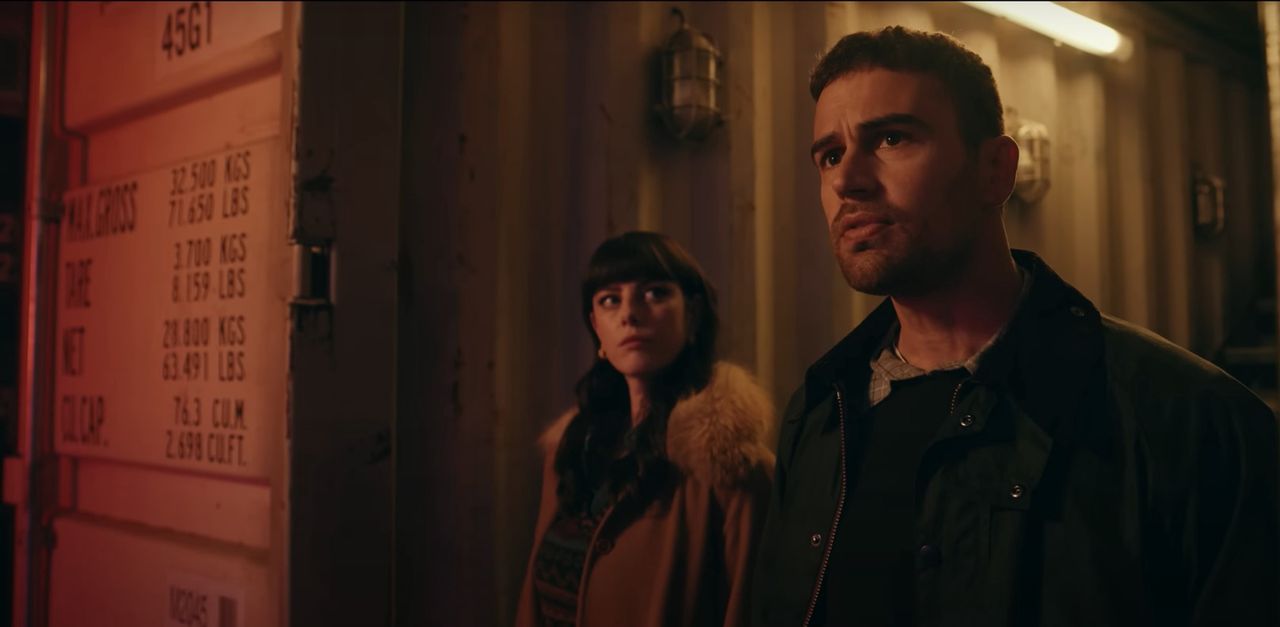 Kaya Scodelario i Theo James w "Dżentelmenach"