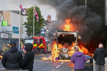 Ogień na ulicach Belfastu. Trwają protesty po ataku