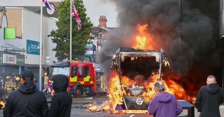 Ogień na ulicach Belfastu. Trwają protesty po ataku