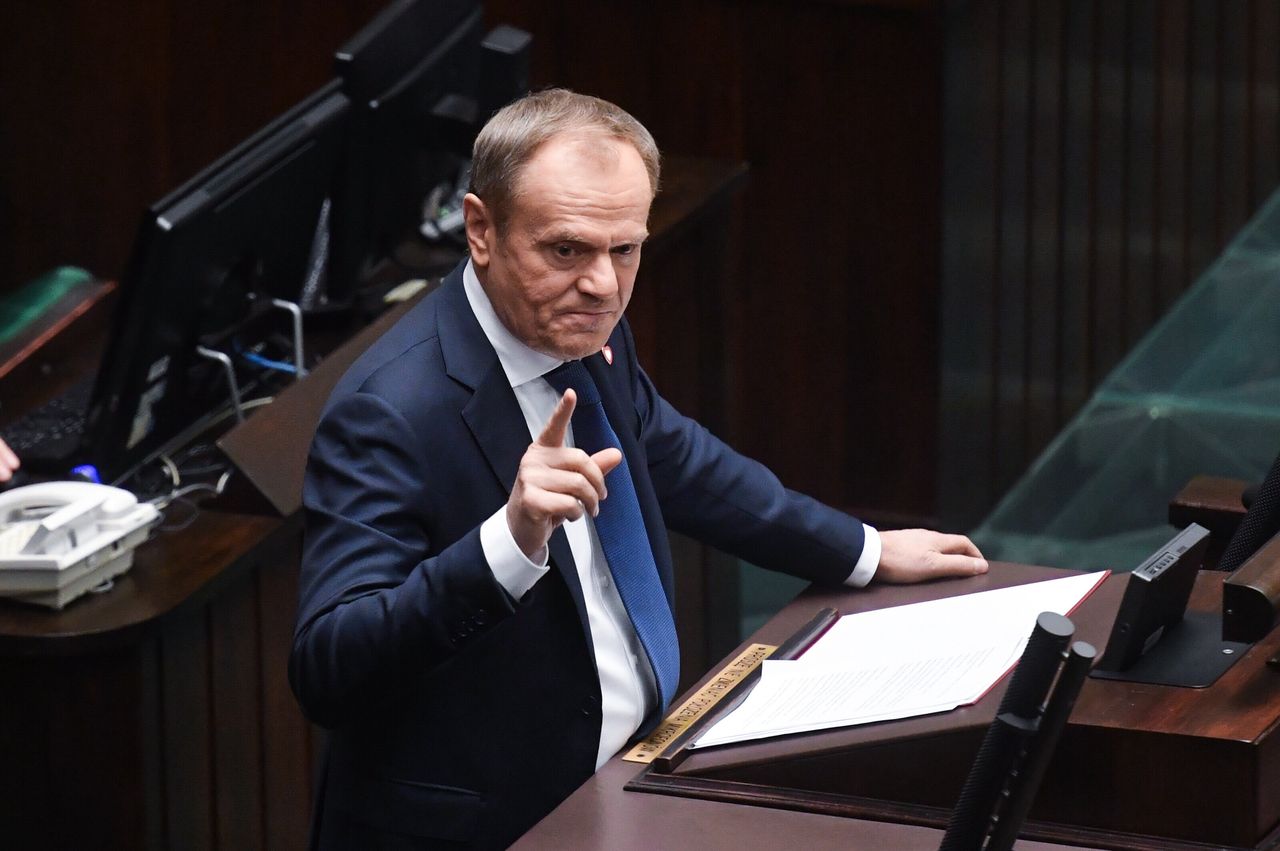 Donald Tusk grozi posłom PiS. "Nikt z was nie ukryje się w żadnym z banków"