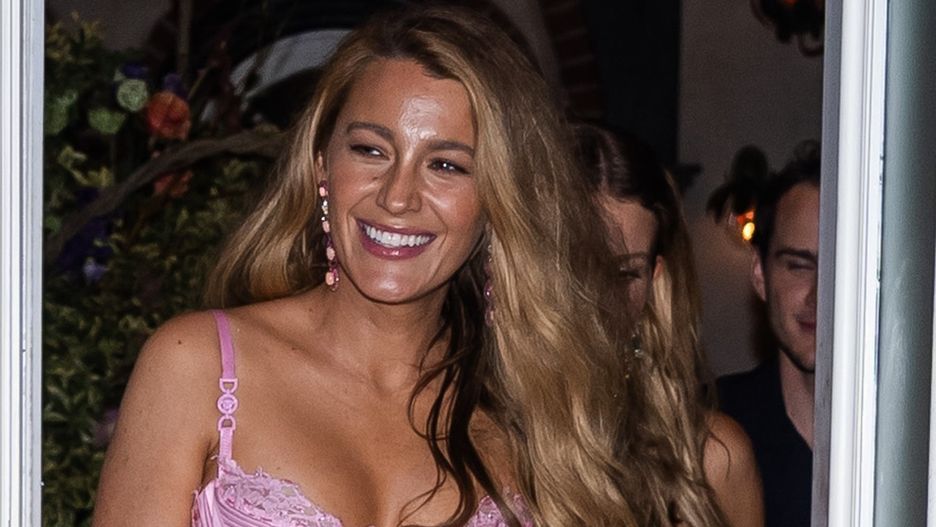 Blake Lively zachwyca kwiecistymi stylizacjami 