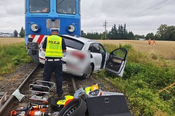 Tragedia na przejeździe kolejowym. Nie żyje 41-latek