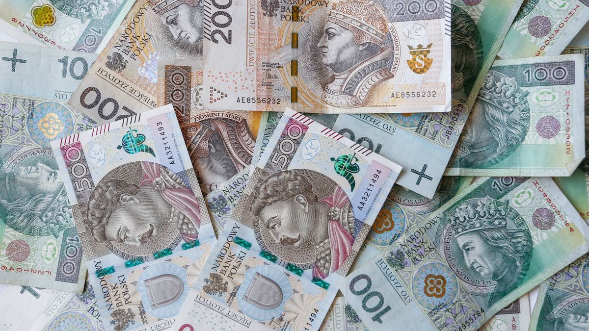 East News archiwum5
Fot. Tomasz Kawka/East News Katowice 30.04.2018 Banknoty NBP o wysokich  nominalach.
Tomasz Kawka