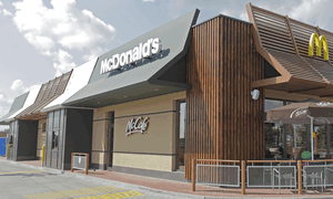 Parkował pod McDonald's. Po pół roku przyszło pismo. Oto rachunek