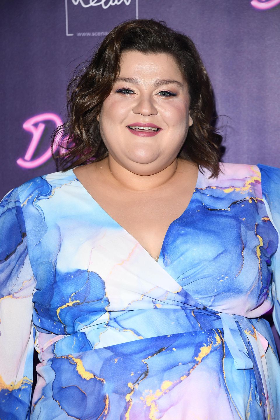 Dominika Gwit pozuje na premierze spektaklu