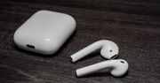 Apple Airpods hitem. W 2019 r. klienci oszaleli na punkcie bezprzewodowych "pchełek"