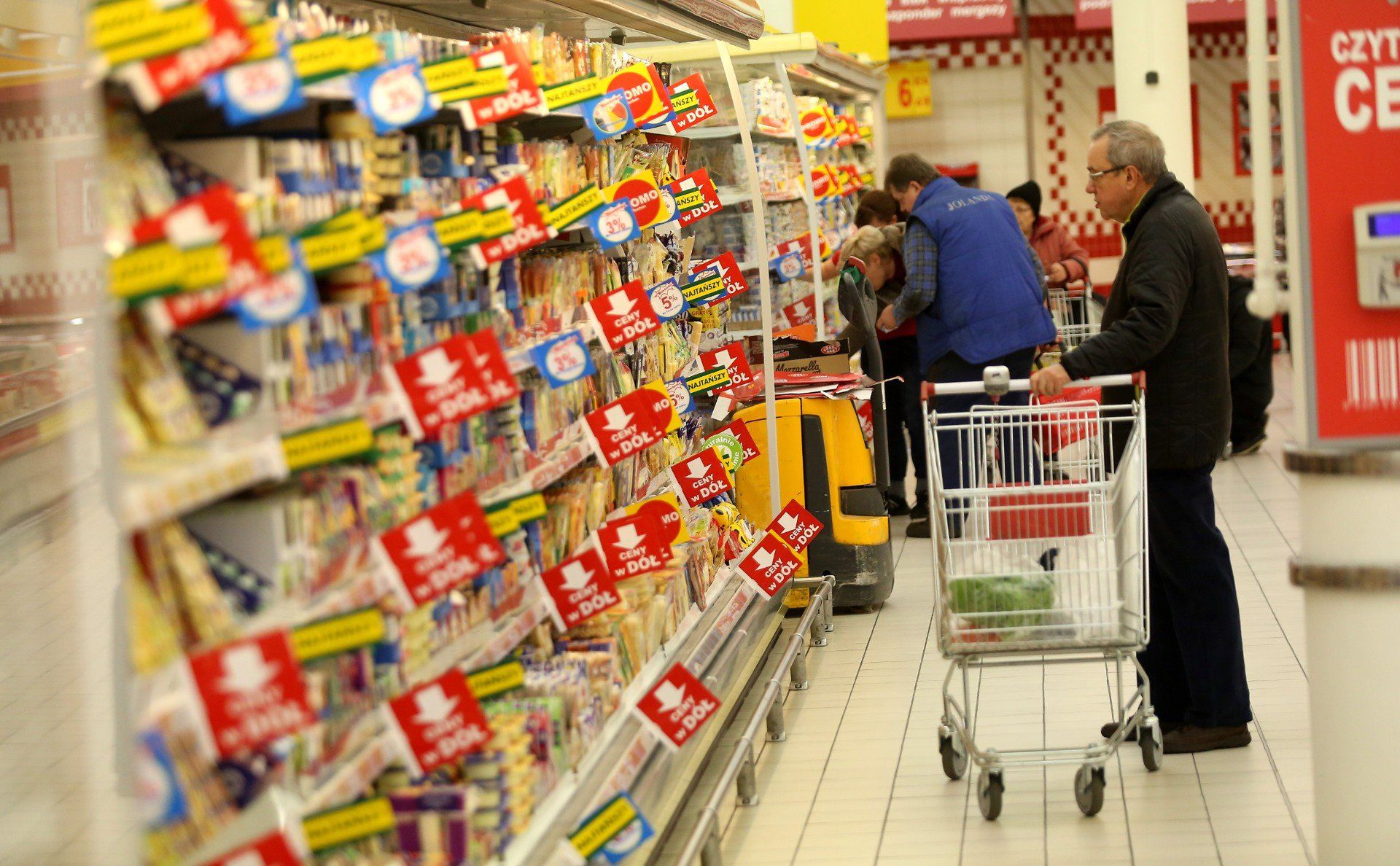Sieć Auchan wycofuje partię cukru, ostrzega i prosi o niespożywanie. Produkt najlepiej wyrzucić albo natychmiast zwrócić do sklepu.