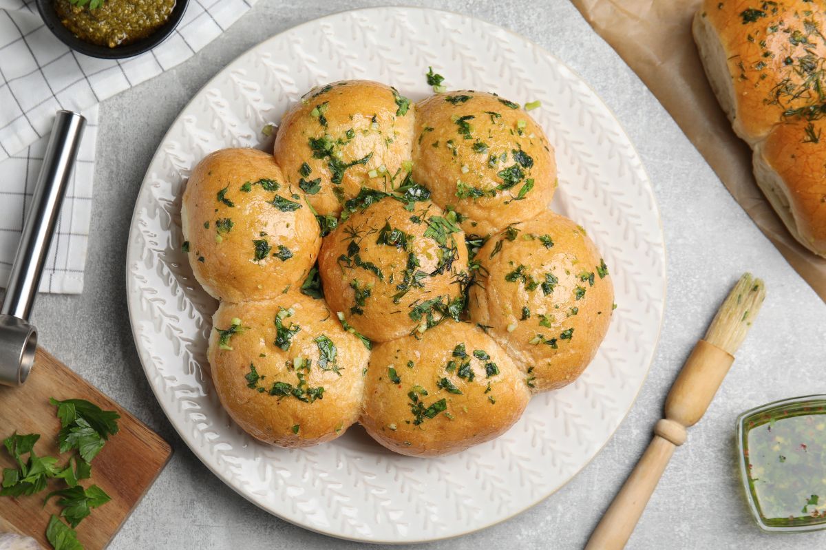 Monkey bread sprawdzi się na każdej imprezie. Amerykański klasyk w wytrawnej wersji