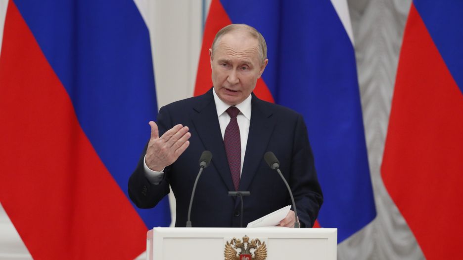 Russian President Vladimir Putin speaks during a joint press conference with Hungarian Prime Minister Viktor Orban (unseen) after their bilateral talks at the Kremlin in Moscow, Russia, 05 July 2024. Viktor Orban is in Moscow for a one-day working visit. EPA/YURI KOCHETKOV Dostawca: PAP/EPA.
