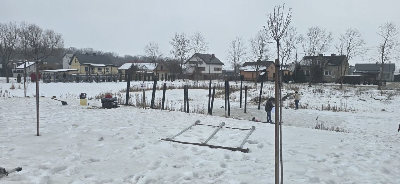 Nowe miejsce spacerów i wypoczynku. Staroźreby kończą przebudowę terenu nad stawem