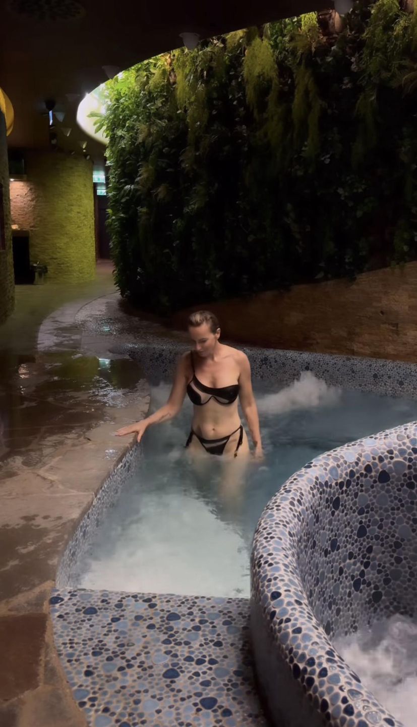 51-latka Paulina Smaszcz chwali się FORMĄ w mikroskopijnym bikini