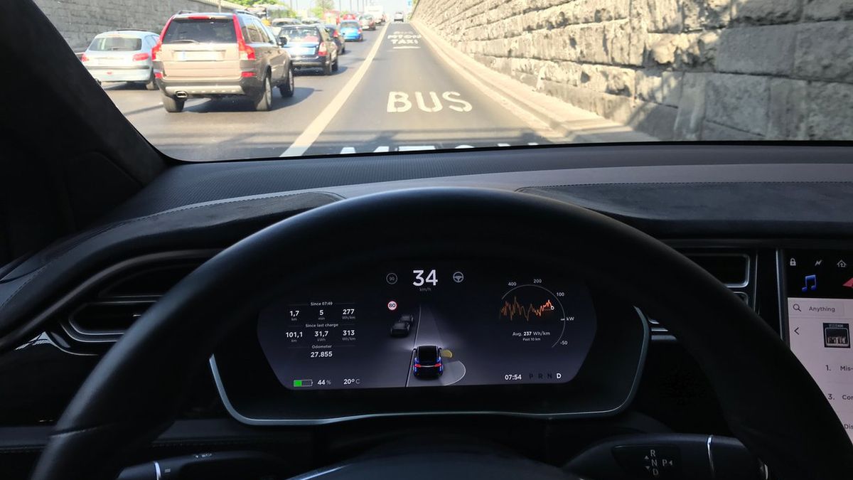 Dzięki buspasom jazda samochodem elektrycznym po mieście robi się bardzo przyjemna